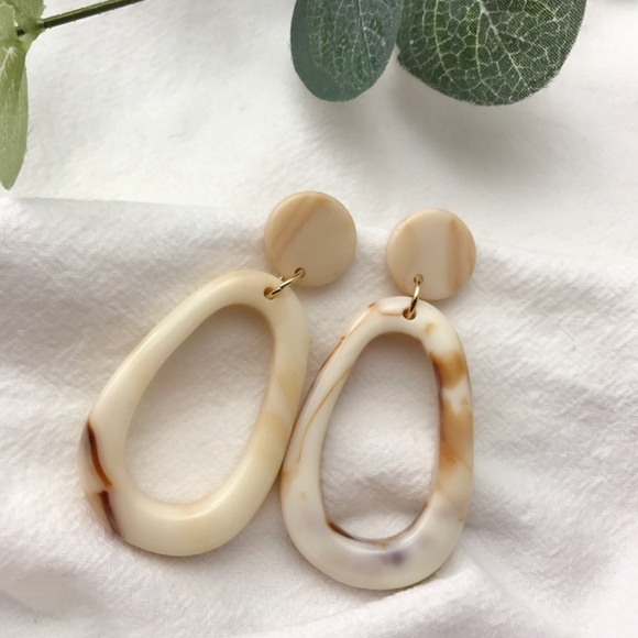 dora boutique Jewelry - Unique Design//Acrylic Natural style Earrings